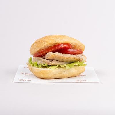 Ciabattitas con pollo a la plancha tomate y lechuga